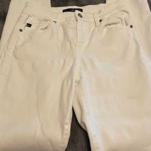White Kan Can distressed jeans